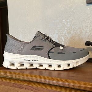 Skechers Men's Gray and White Glide-Step Athletic Shoes